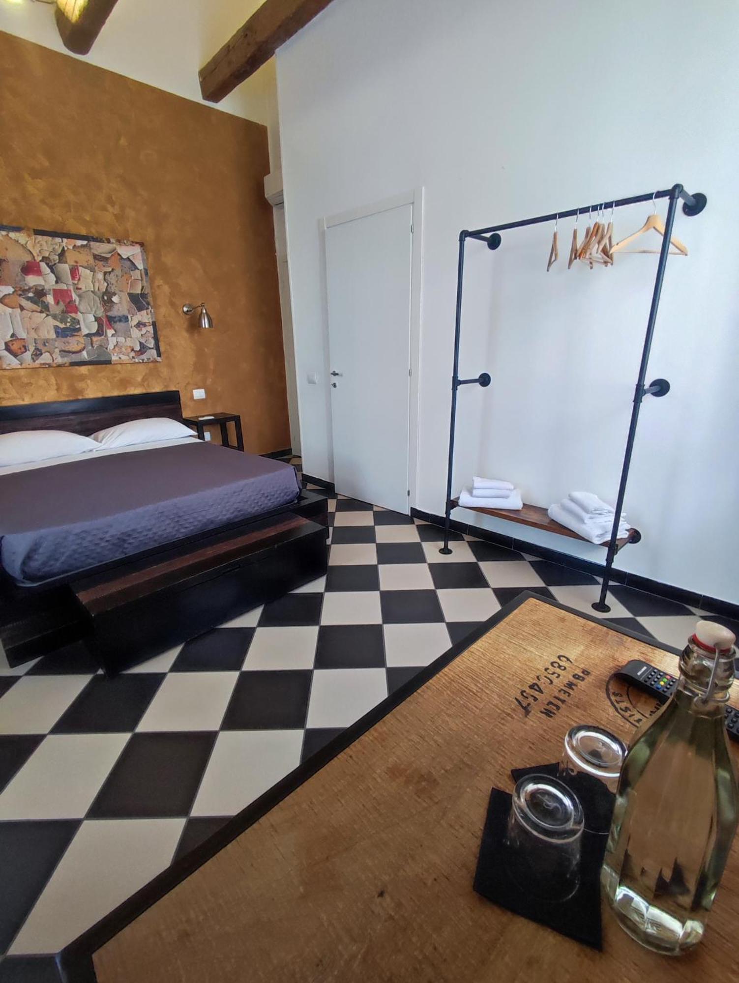 Mani Rooms Cagliari Exterior photo