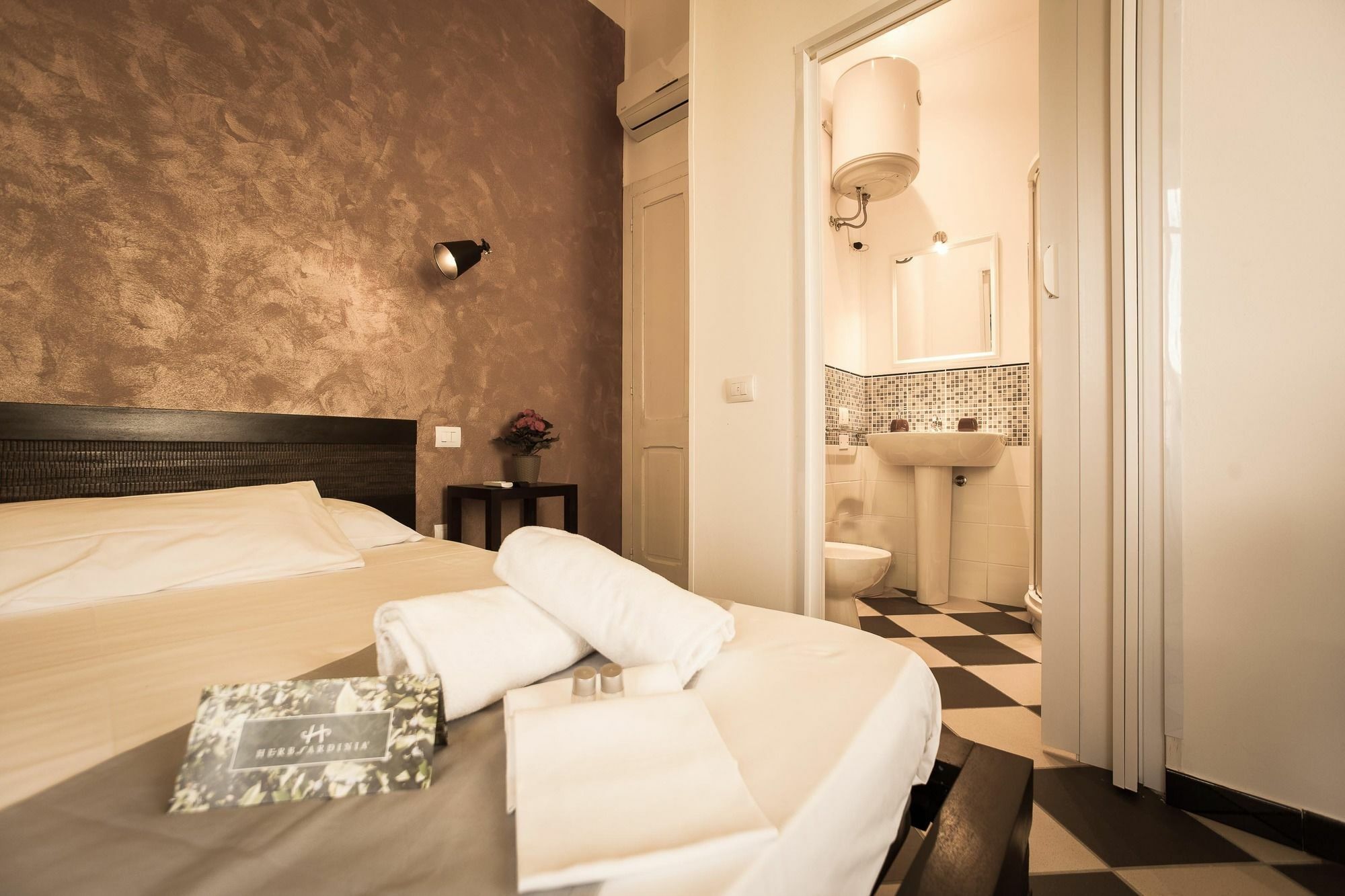 Mani Rooms Cagliari Exterior photo